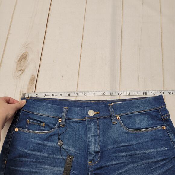 Blank NYC NWT roll over rolled hem shorts - Picture 4 of 7